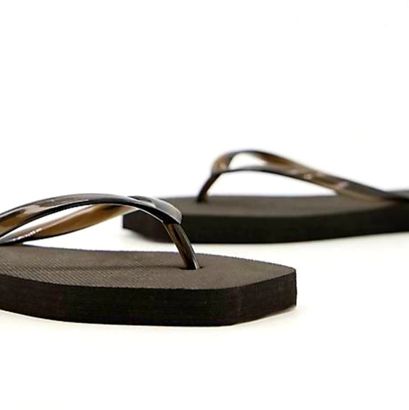 NWT Truffle Collection flip flops. - Picture 3 of 6